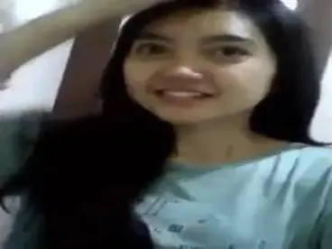 Cewek Cantik Live Show Pamer Dada Di Kasur